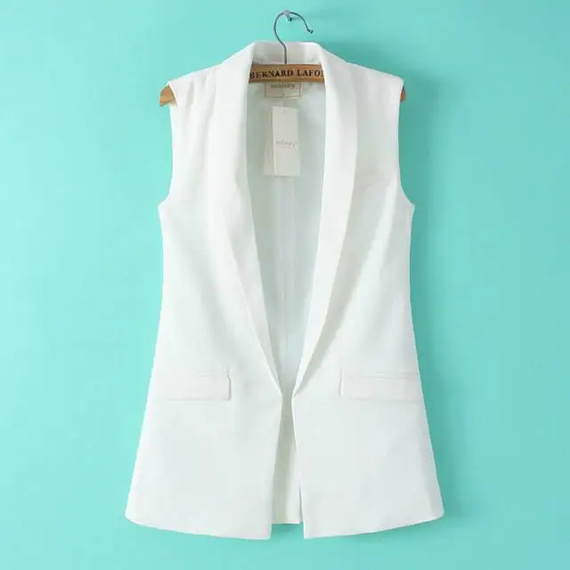Weiße hosen damen Hosen, Hosen, Hosen für Damen – wir haben die Qual der Wahl. Die Latzhosen dürfen bei den ersten Sonnenstrahlen aus dem Jeans-Sortiment gefischt werden. Weg vom Girly-Look werden diese jetzt jedoch ausschliesslich zu Pumps oder Absatz-Pantoletten getragen – bitte nicht zu niedlich!