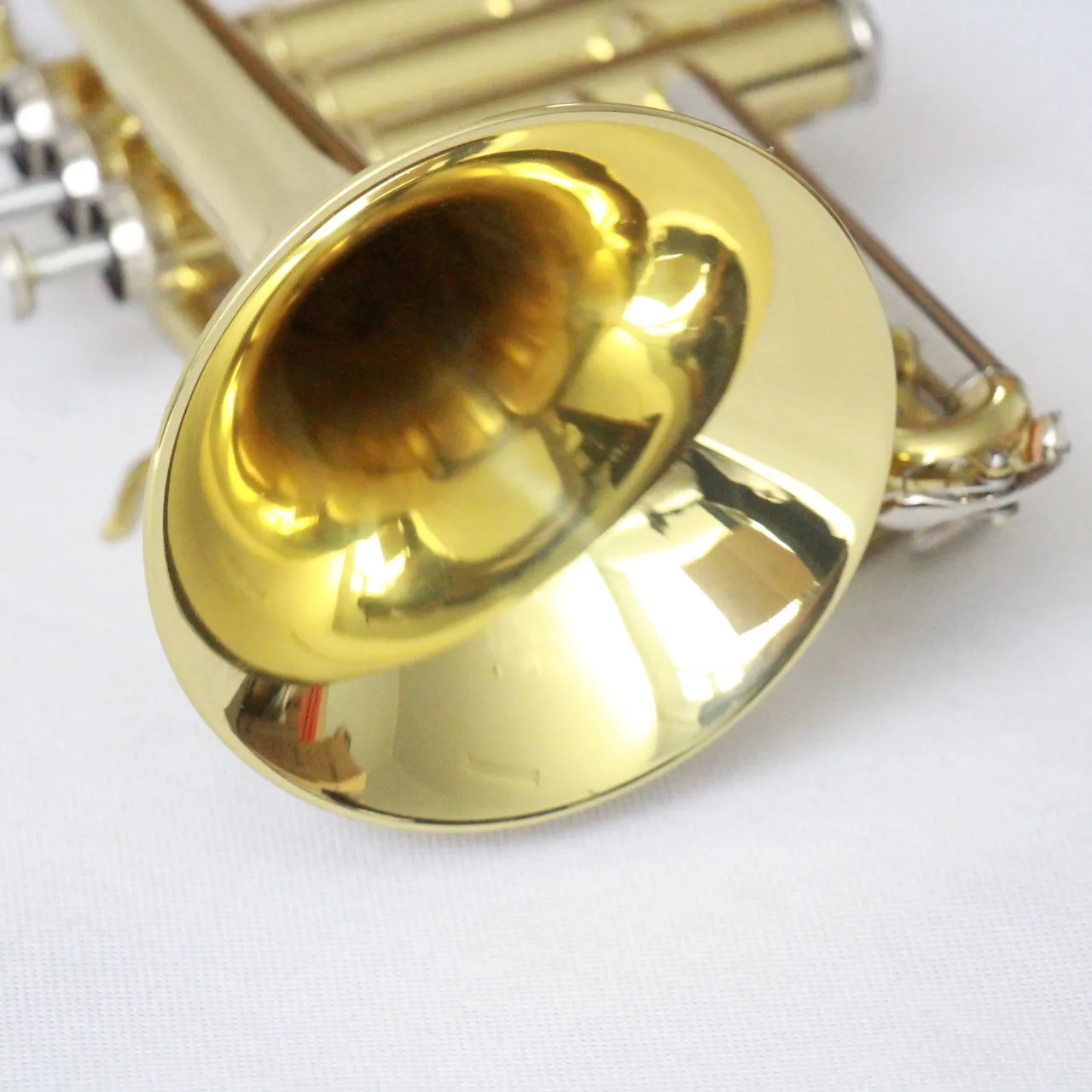 
Professional Bb tone SS valves Brass body Gold Lacquered Cornet 