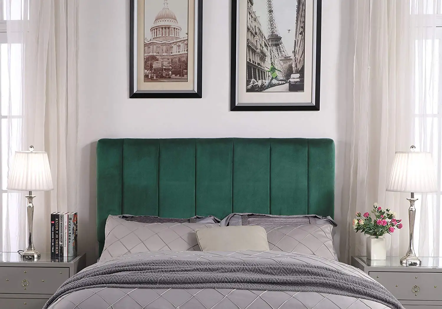 Кровать с зеленым изголовьем