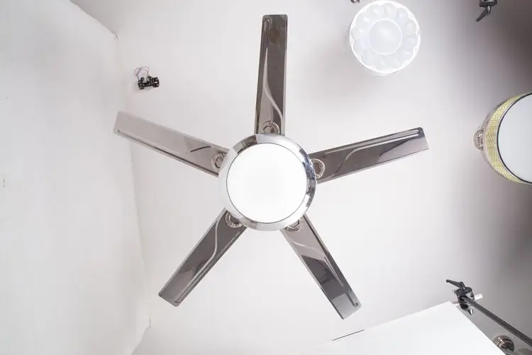 Jiangmen manufacture Best Selling iron blade ceiling fan with LED lights