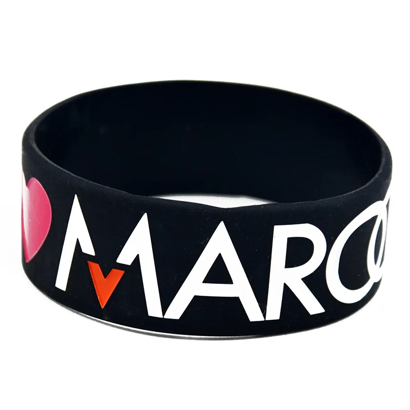 maroon wristband