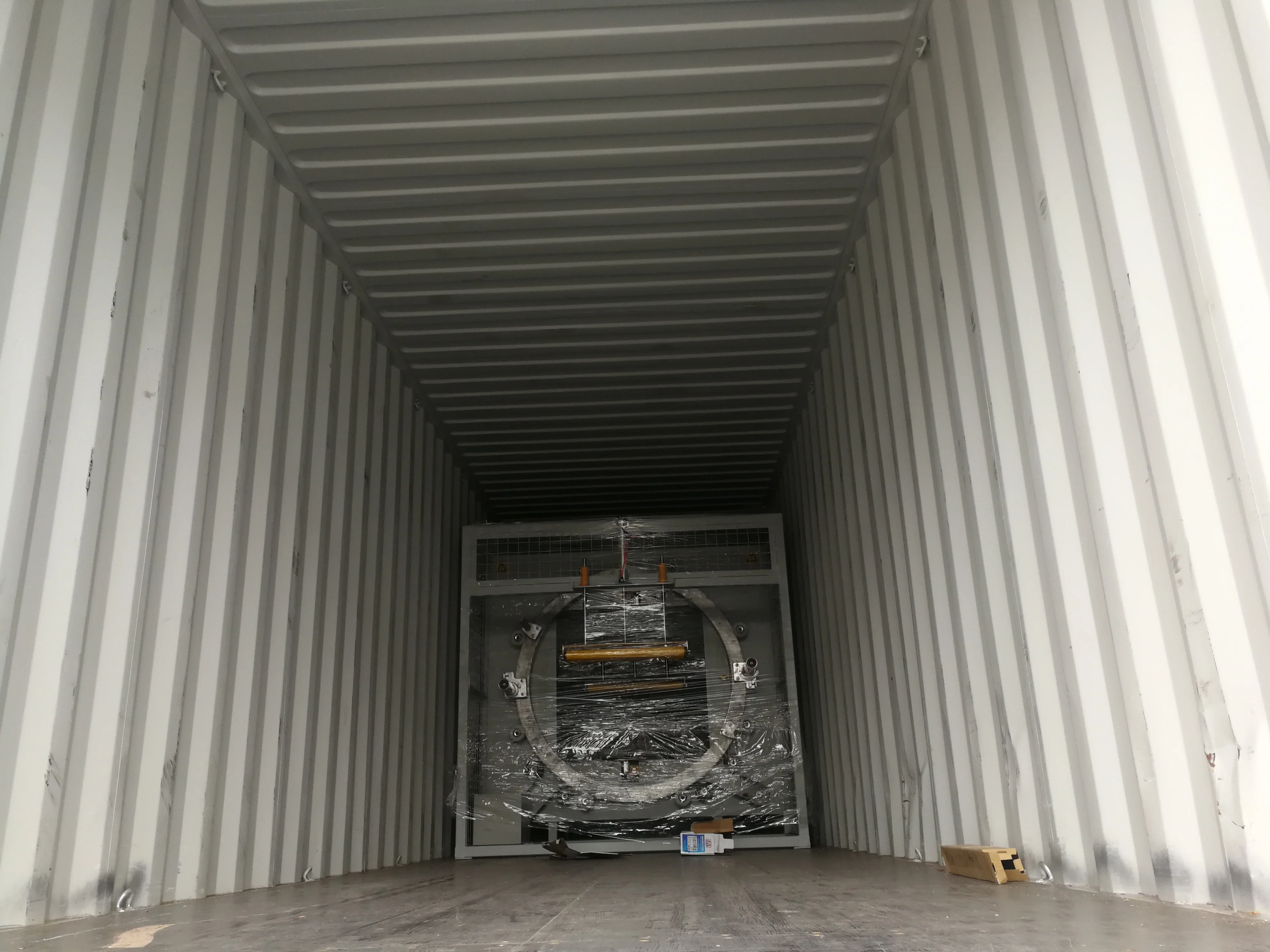 Select container. Audi запакованный в контейнере.