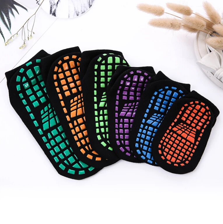 High quality trampoline park stock socks small quantity sales promotion of grips socks