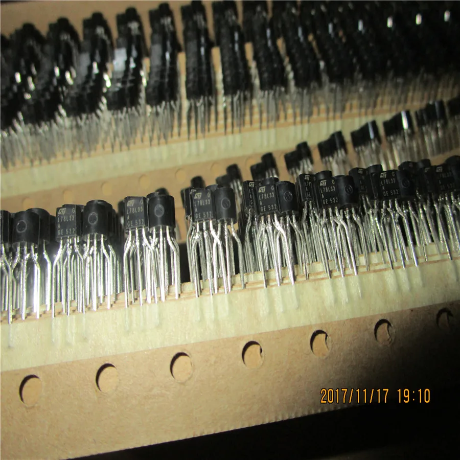 FREE SHIPPING 10 x L78L33ACZ 78L33 3.3V Voltage Regulator IC