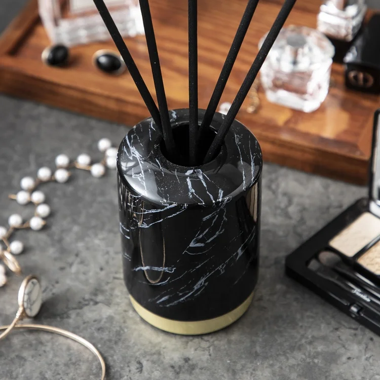 

Customised Matte Black Ceramic Eyun Reed Diffuser With Natural Sticks