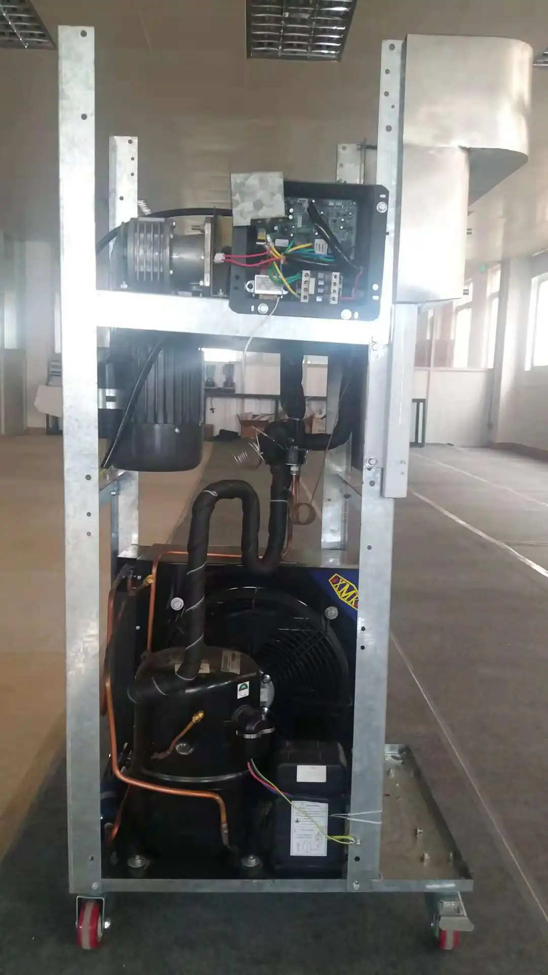 HANKER GROUP, DIGUO HOLDING Turbine soft ice cream machine with pre-cooling function