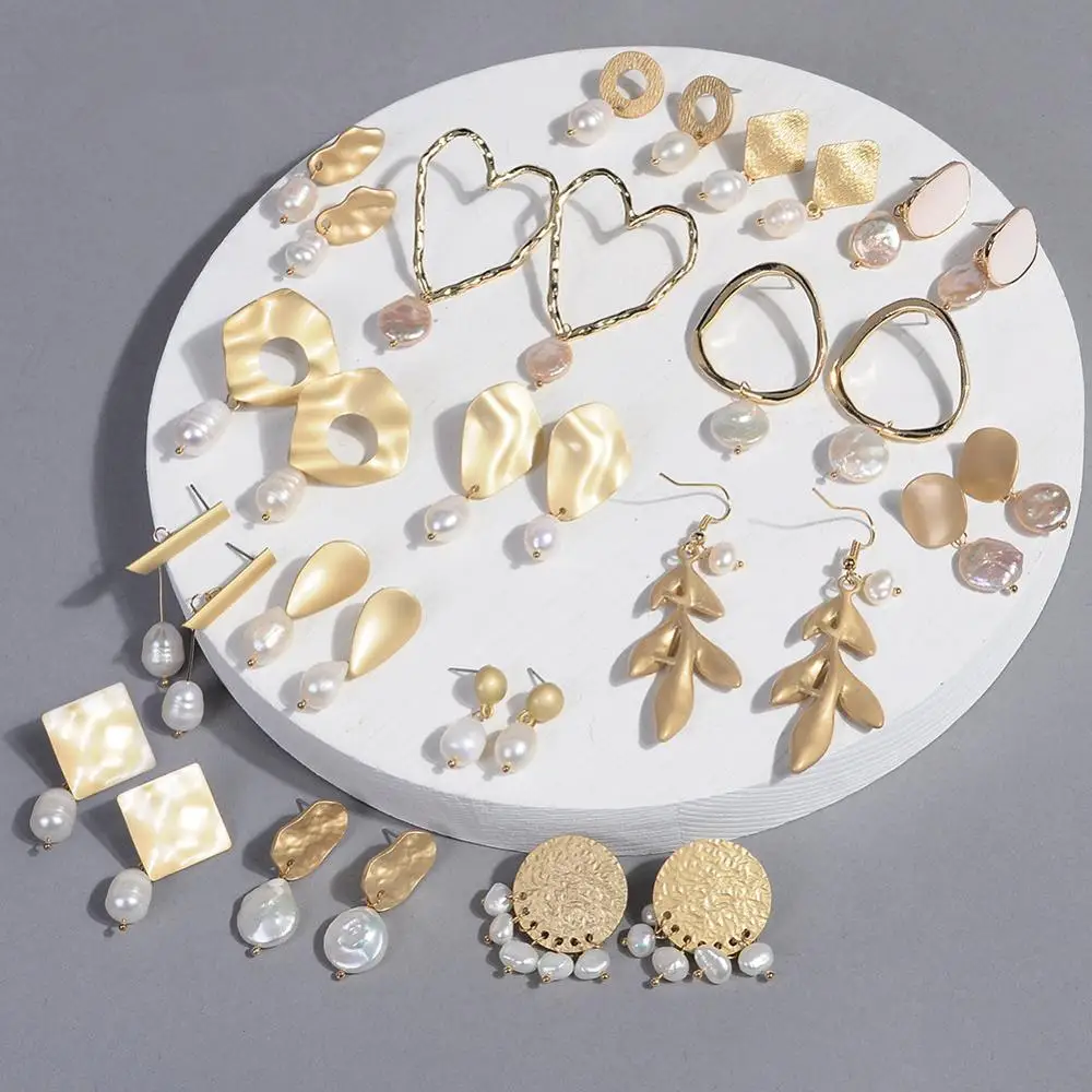

2019 New Arrival Hotsale European Style 18K Gold Plated Geometric Metal Irregular Baroque Freshwater Pearl Drop Stud Earrings, Picture