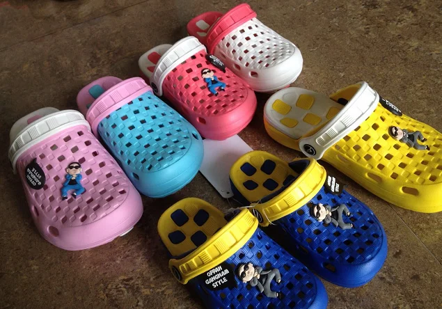 child garden shoe slipper sandals.png