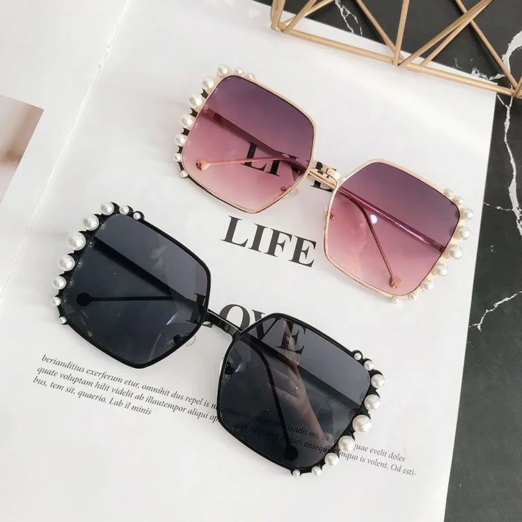 

2019new Style Fancy Fashion Metallic Pearl Side Women's Sunglasses, As photo