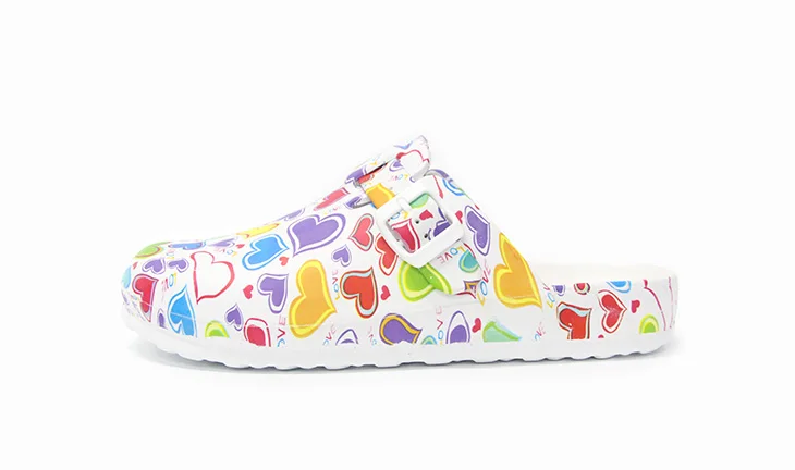 Hot selling  2017 New pattern design heart Printing mens soft shoes garden medical clogs
