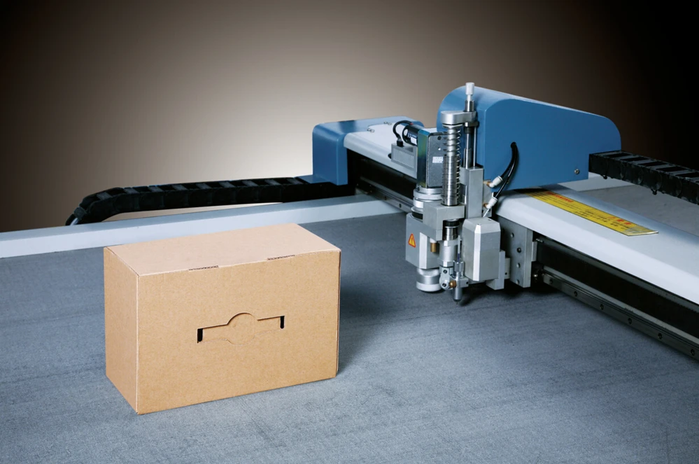 高品质的摆动刀片数控纸箱切割机