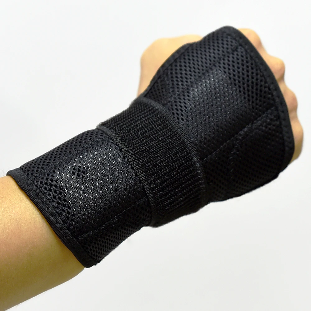 

Universal Support for Carpal Tunnel Tendonitis Wrist Pain & Sports Injuries Removable Splint  Fits Most, Black