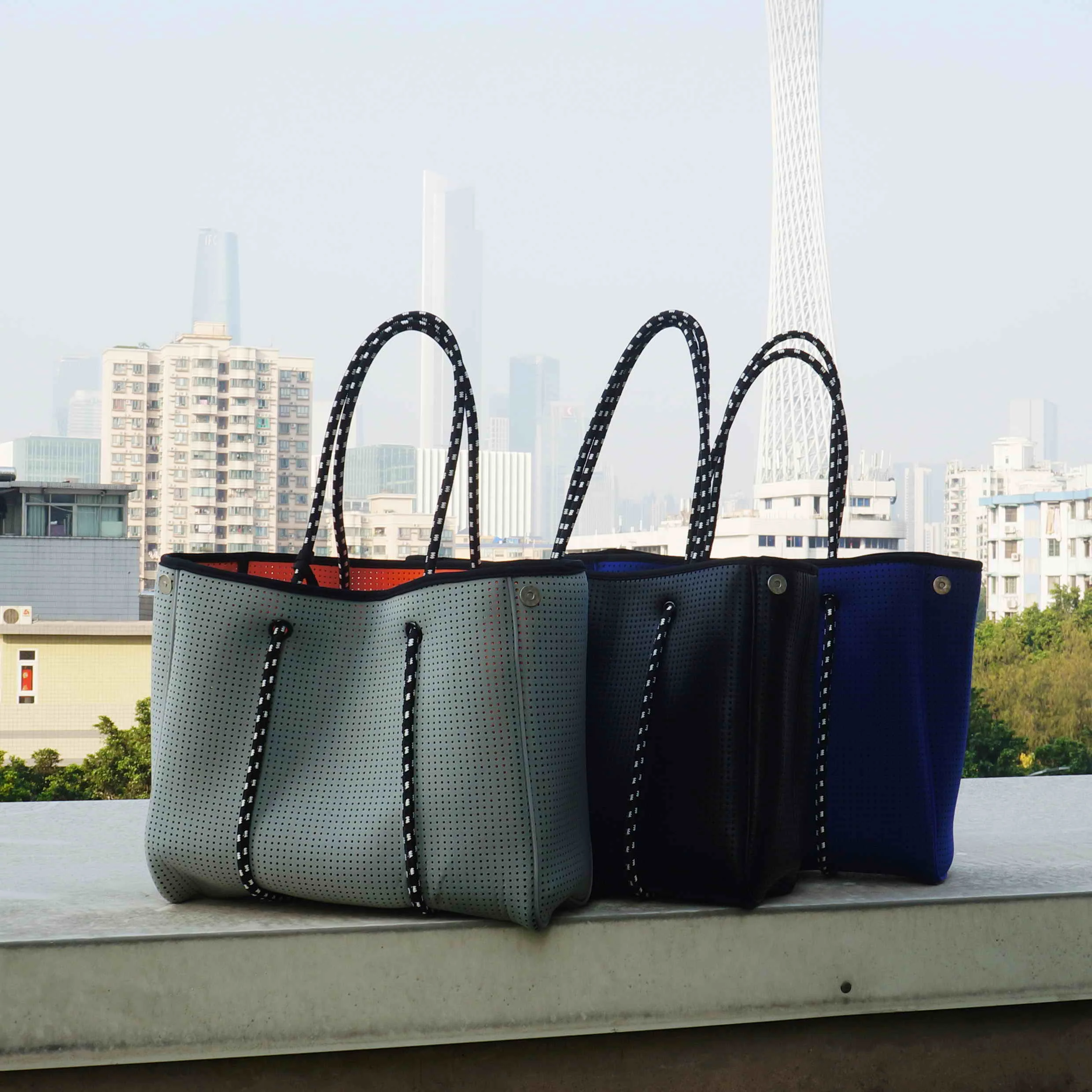 Top Selling Popular Extra Large Capacity Reusable Perforated Velvet Handbag Neoprene Beach Tote