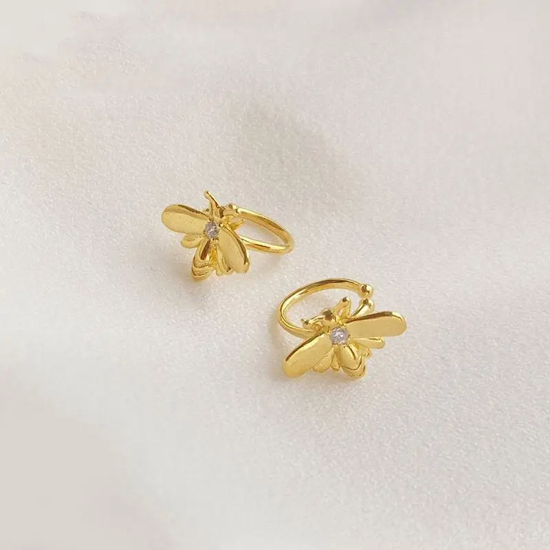 High Quality S925 Sterling Silver Female Earrings Engraved Small Bee Clip-on Earrings for Women