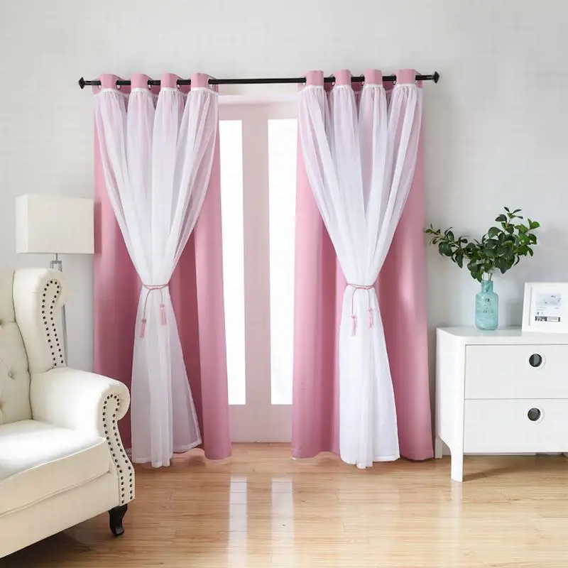 Серо розовые шторы. Розовые шторы. Розовые шторы в спальню. Шторы бледно розовые. Шторы серые с розовым.