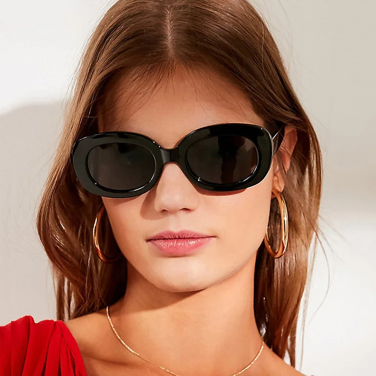 Солнцезащитные очки овальной формы