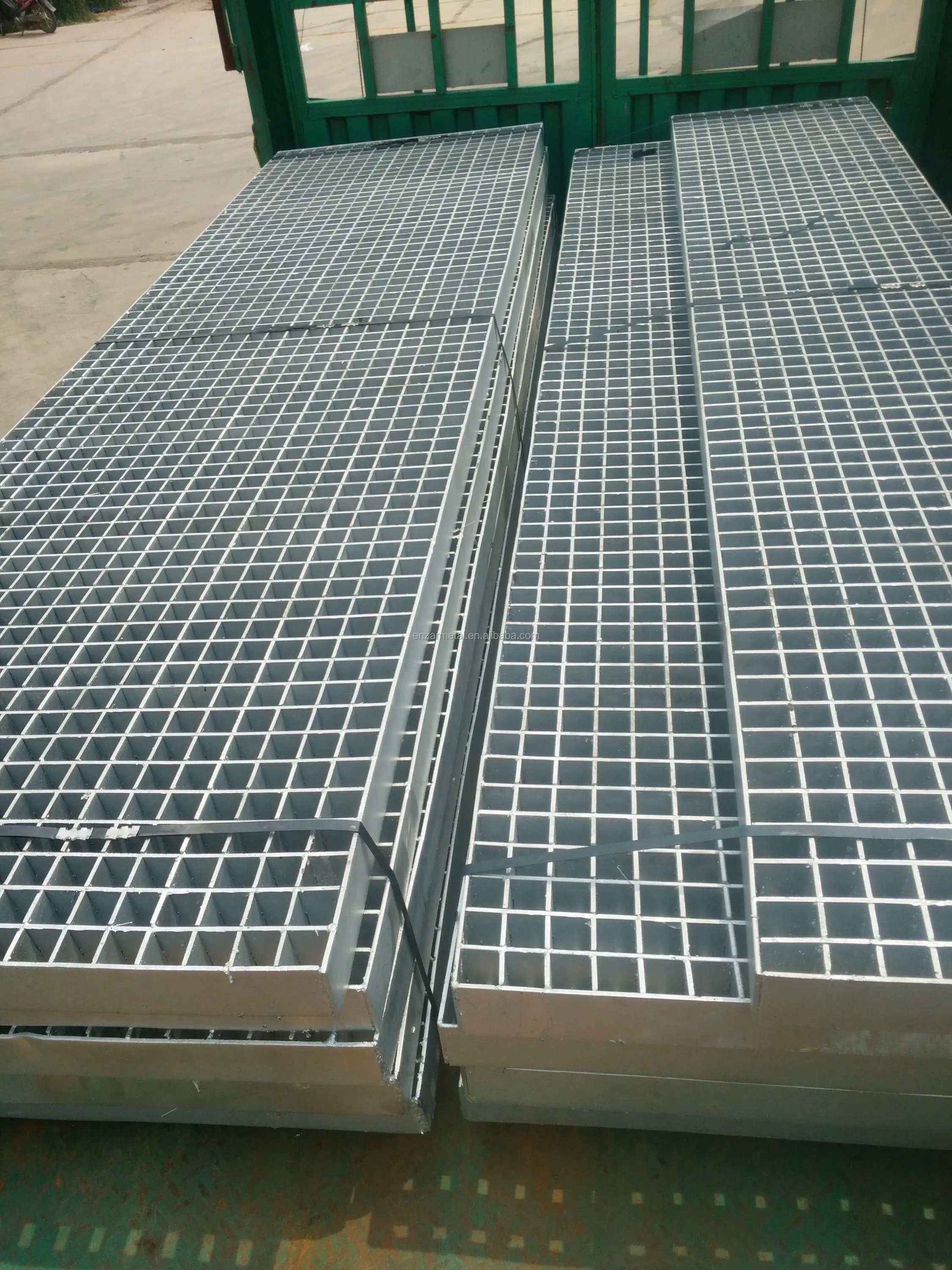 the mild steel gratings are hot dipped galvanized in the