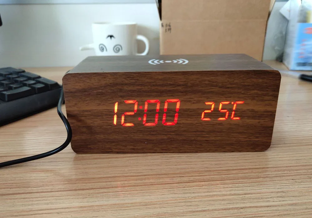 Часы control. Будильник с беспроводной зарядкой. Часы будильник с беспроводной зарядкой. Desk Wireless Charger с часами. Wireless Charger mood Light Alarm Clock.