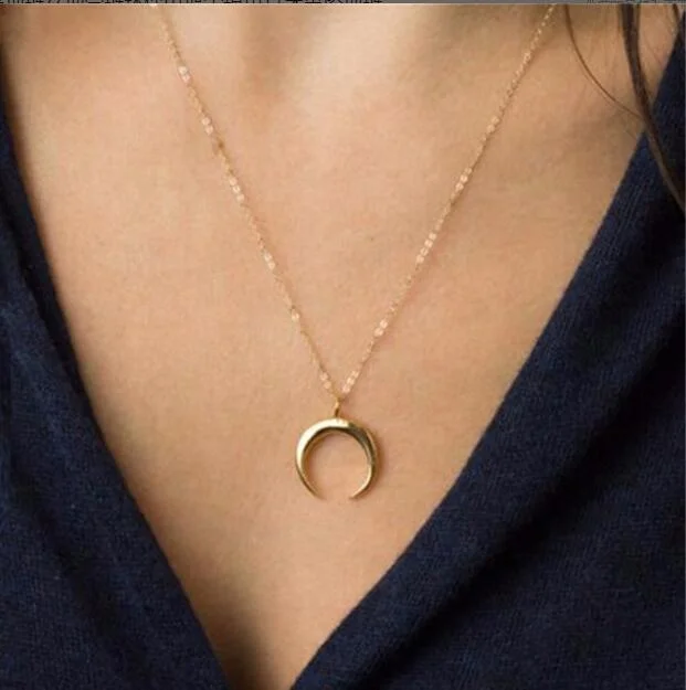 2019 Fashion new women moon pendant necklace Tiny Cooper plated crescent moon horn necklace