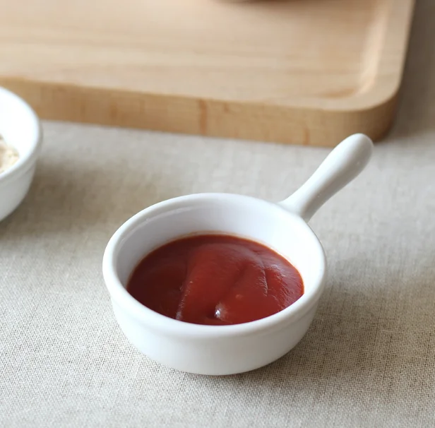 Hot selling restaurant serving japanese round ceramic soy sauce dish with handle  .png