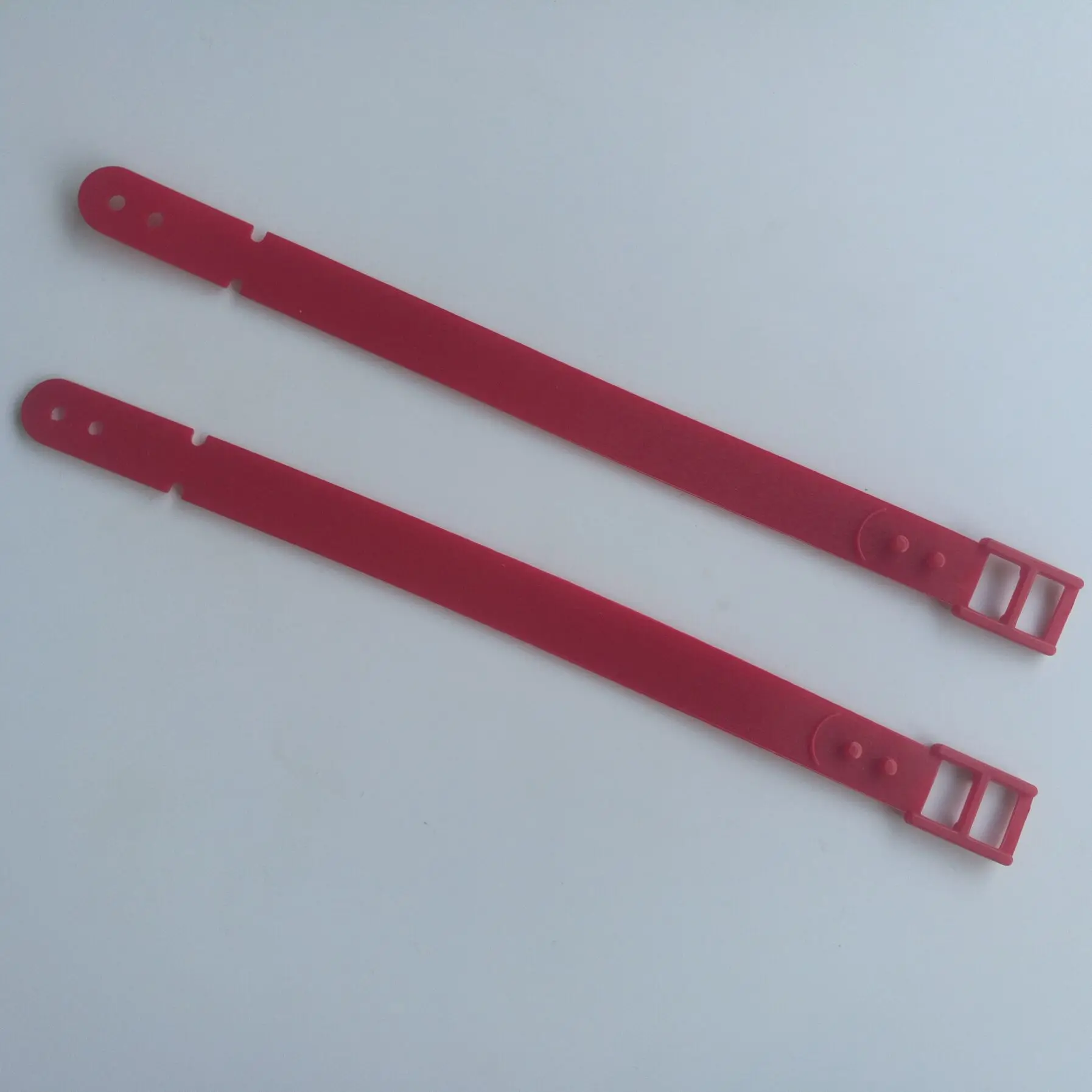 plastic luggage straps