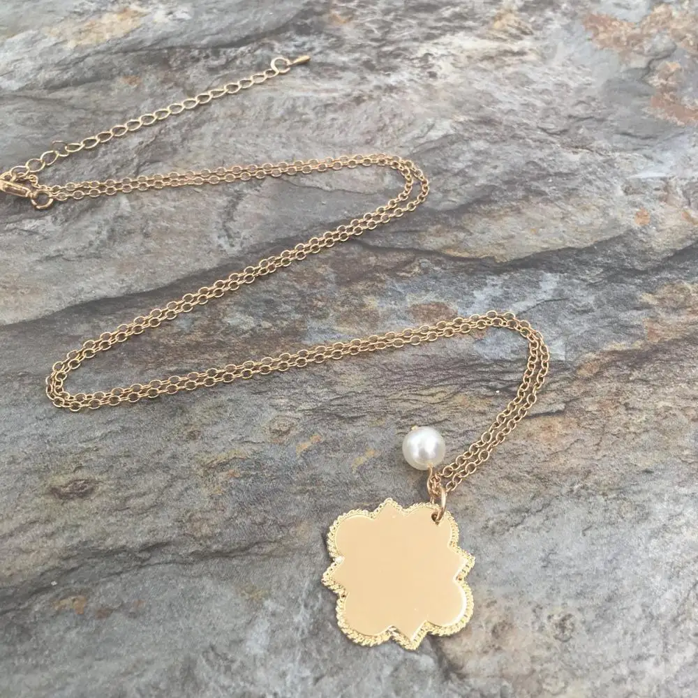 

Gold Engraved Quatrefoil Pearl Pendant Necklace