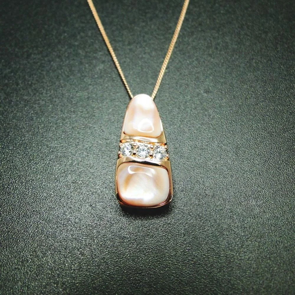 

Rose Gold Plated 925 Silver Pave Zircon Bezel Setting Jewelry Natural Mother of Pearl Pendant