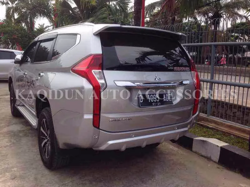 Black And Chrome Car Body Cladding For Mitsubishi Pajero Sport 2016