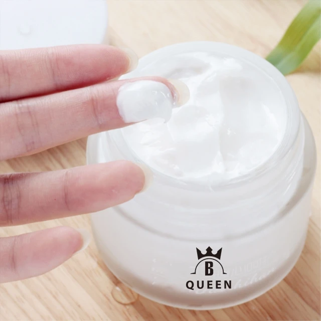 

B-Queen Bamboo Charcoal Skin Whitening and Cleaning Massage Cream, White
