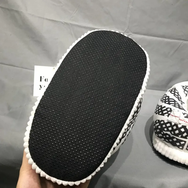 批发平均尺寸 yeezy 毛绒中性运动鞋温暖室内动物拖鞋