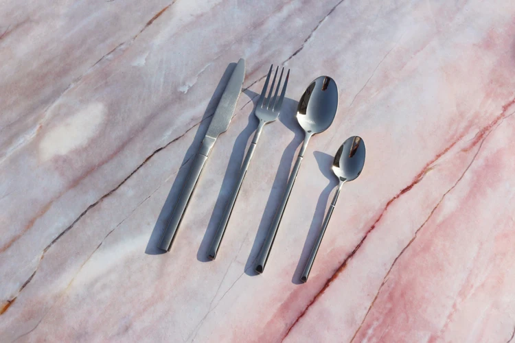 high quality 304 stainless steel cutlery sets hotel flatware metal knife fork spoon set for restaurant