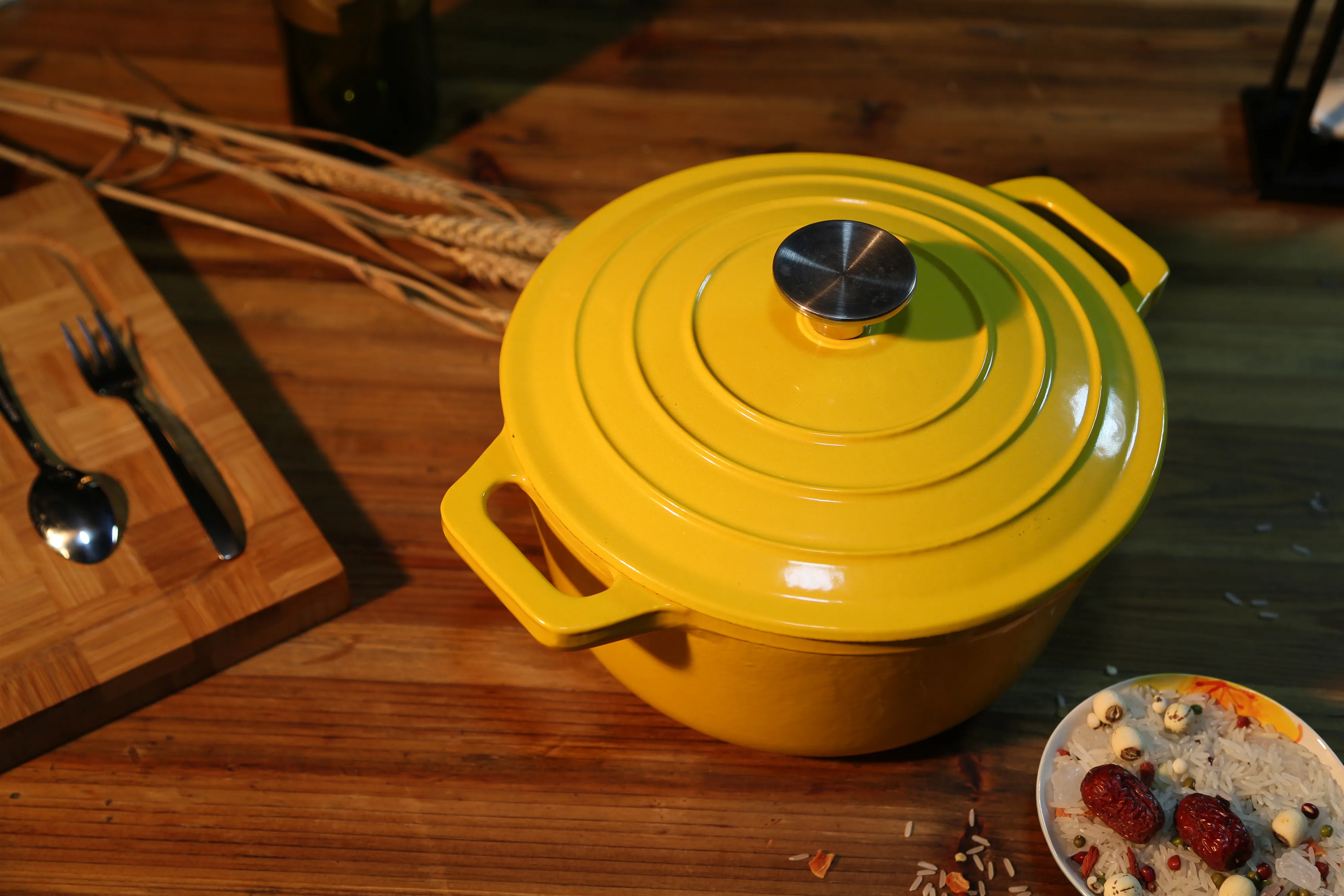 圆形搪瓷铸铁炊具套装砂锅套装食品储存容器荷兰烤箱用于食品新鲜