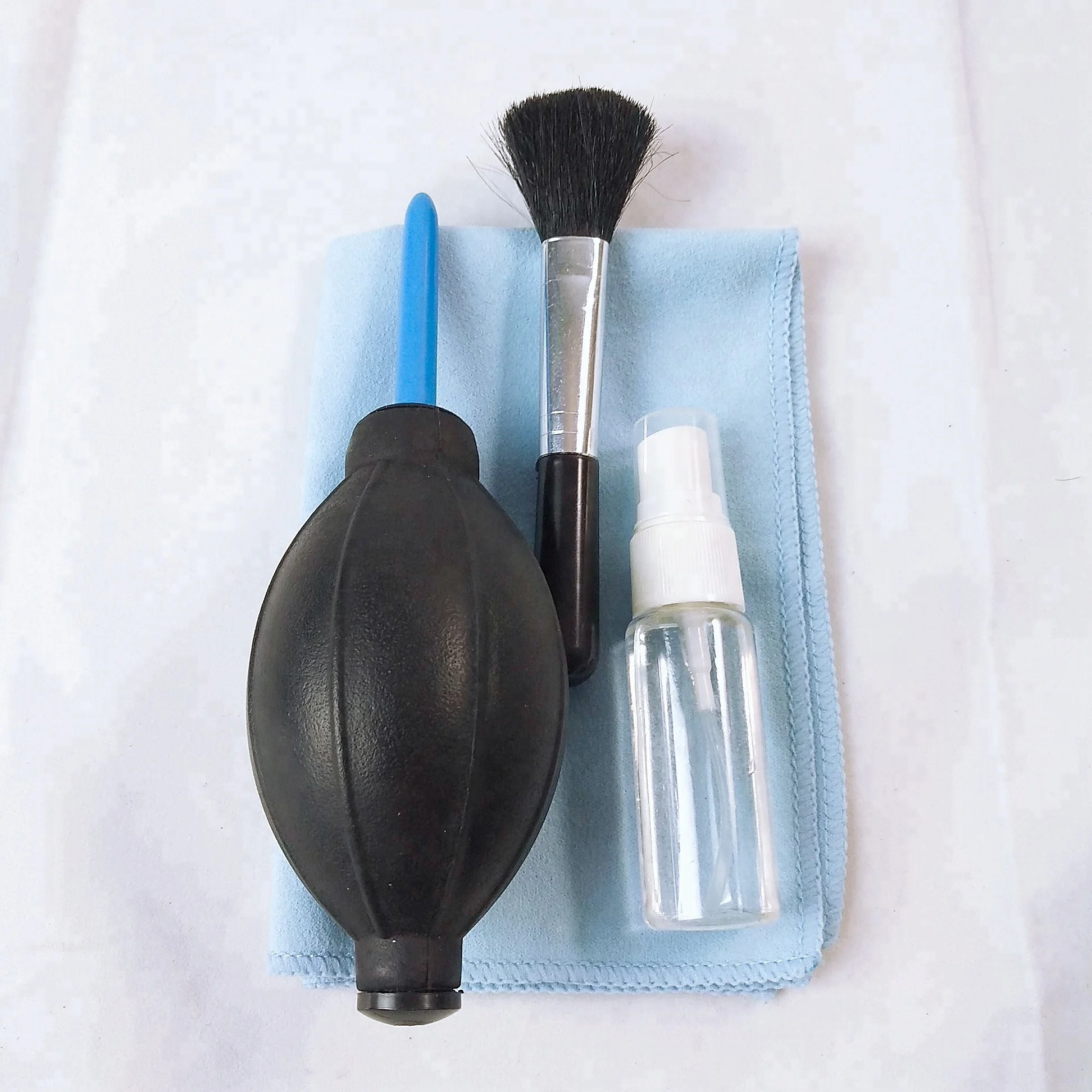 

MASSA 4 in 1 High Quality Camera lens Cleaning Kit