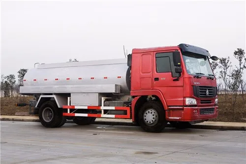 Sinotruk howo 15m3 4x2 oil tanker truck.jpg