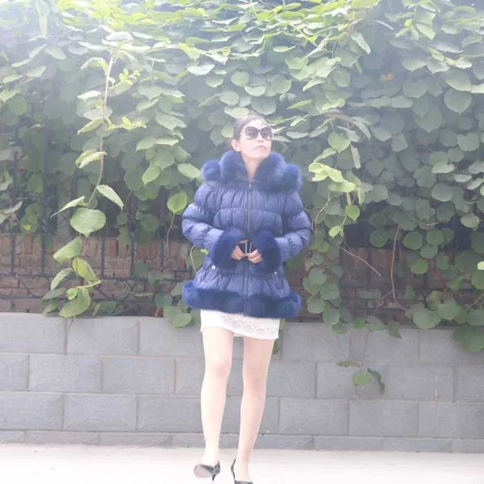 

New Arrival Winter Fashionable Girls Navy Fluffy Fox Fur Trim Down Jacket for Women, Customized color