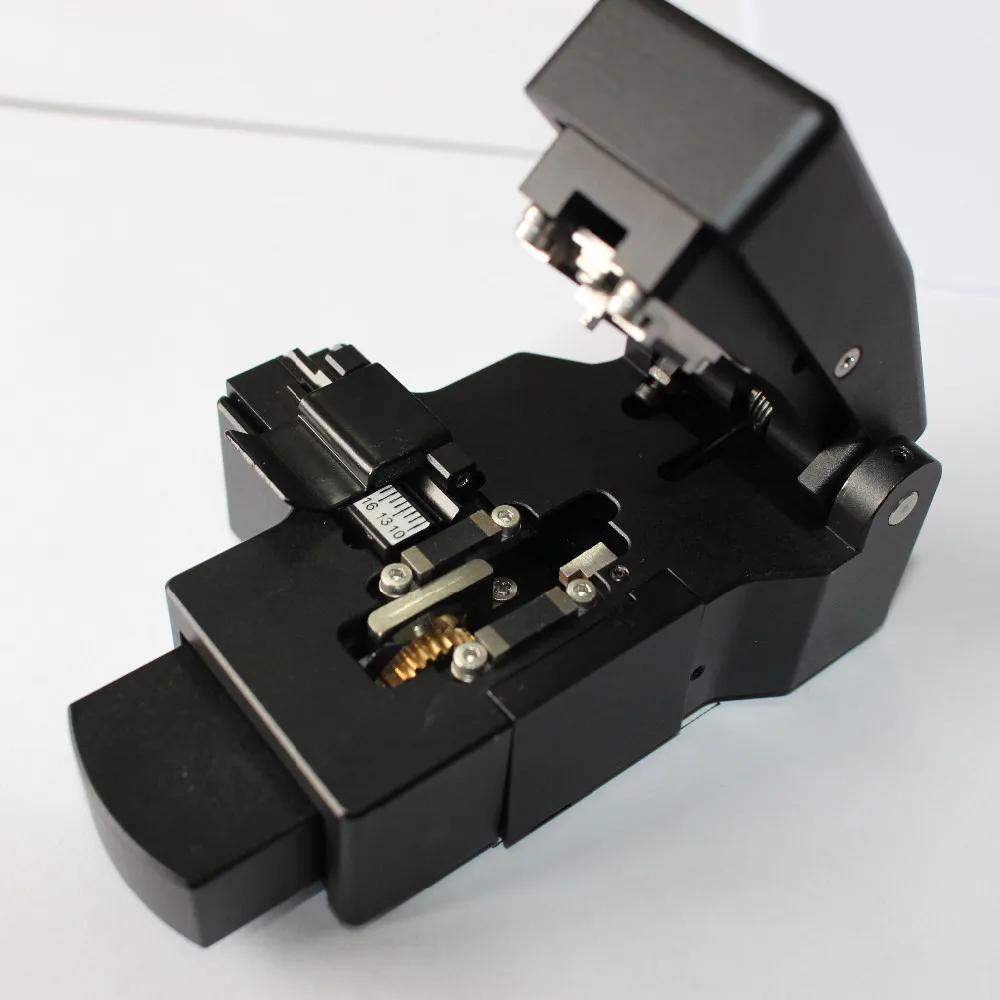 用于使用的纤维劈刀