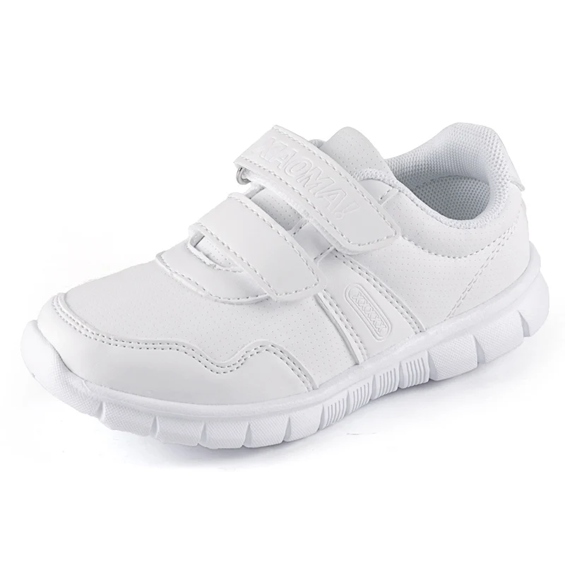 boys white sports shoes