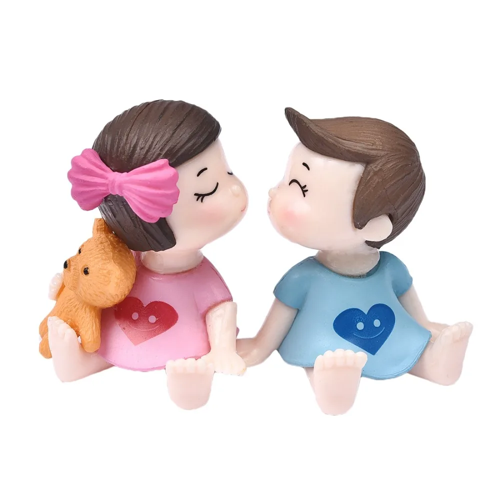 

1Pair Sweety Bowknot Lovers Couple Figurines Miniatures Fairy Garden Micro landscape Terrariums Resin Crafts Decoration