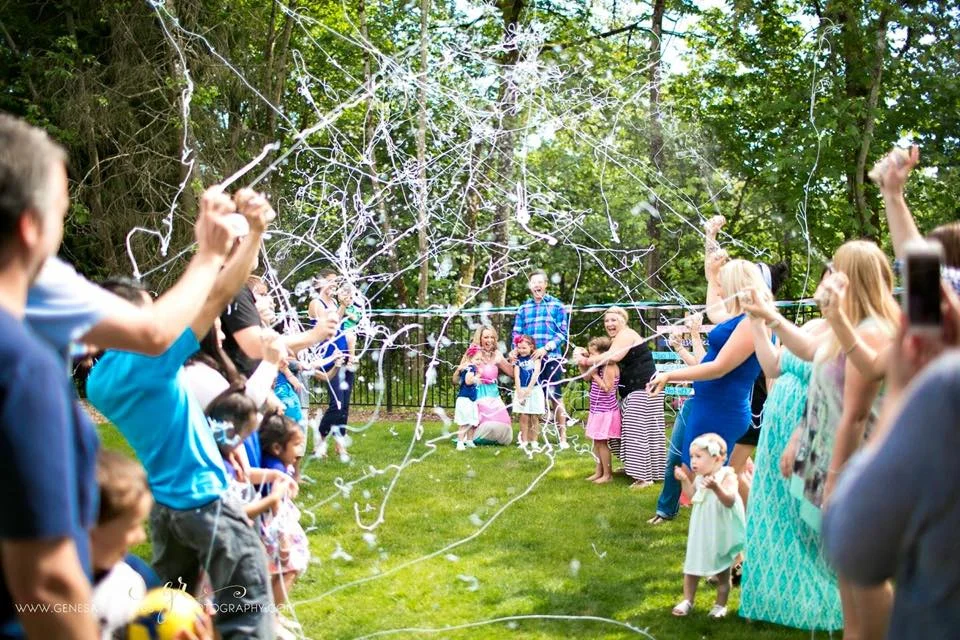 AEROPAK Party String Spray can spray out a lot of colourful and creates joy...