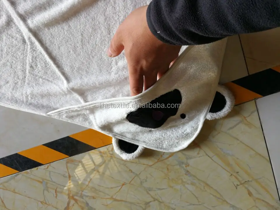 detail baby hooded towel