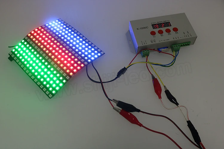 Led dots. Светодиодная матрица 32*8. 2b7c светодиодная матрица. Лицевая панель me led Matrix 8 × 16. Светодиодная панель цветная.