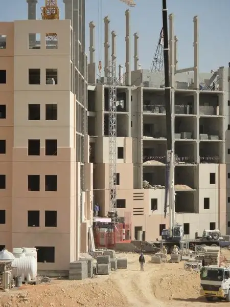 construction elevator in Algeria.JPG