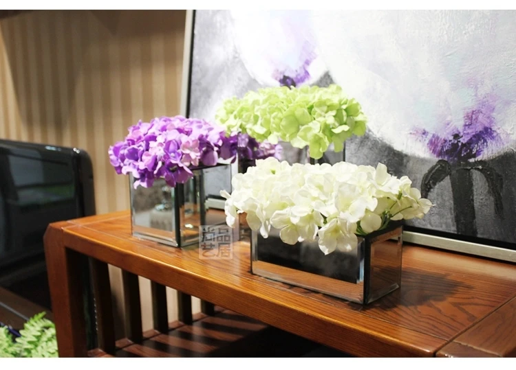 Mirror surface glass vase for drawing room decoration