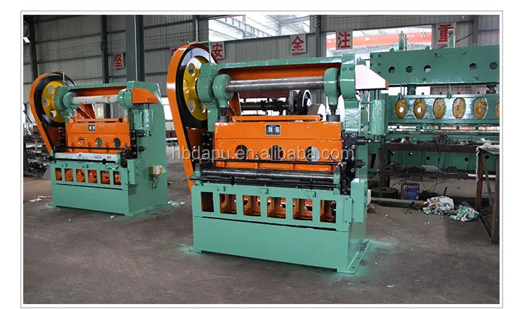 PLC control expanded fence metal mesh making machine