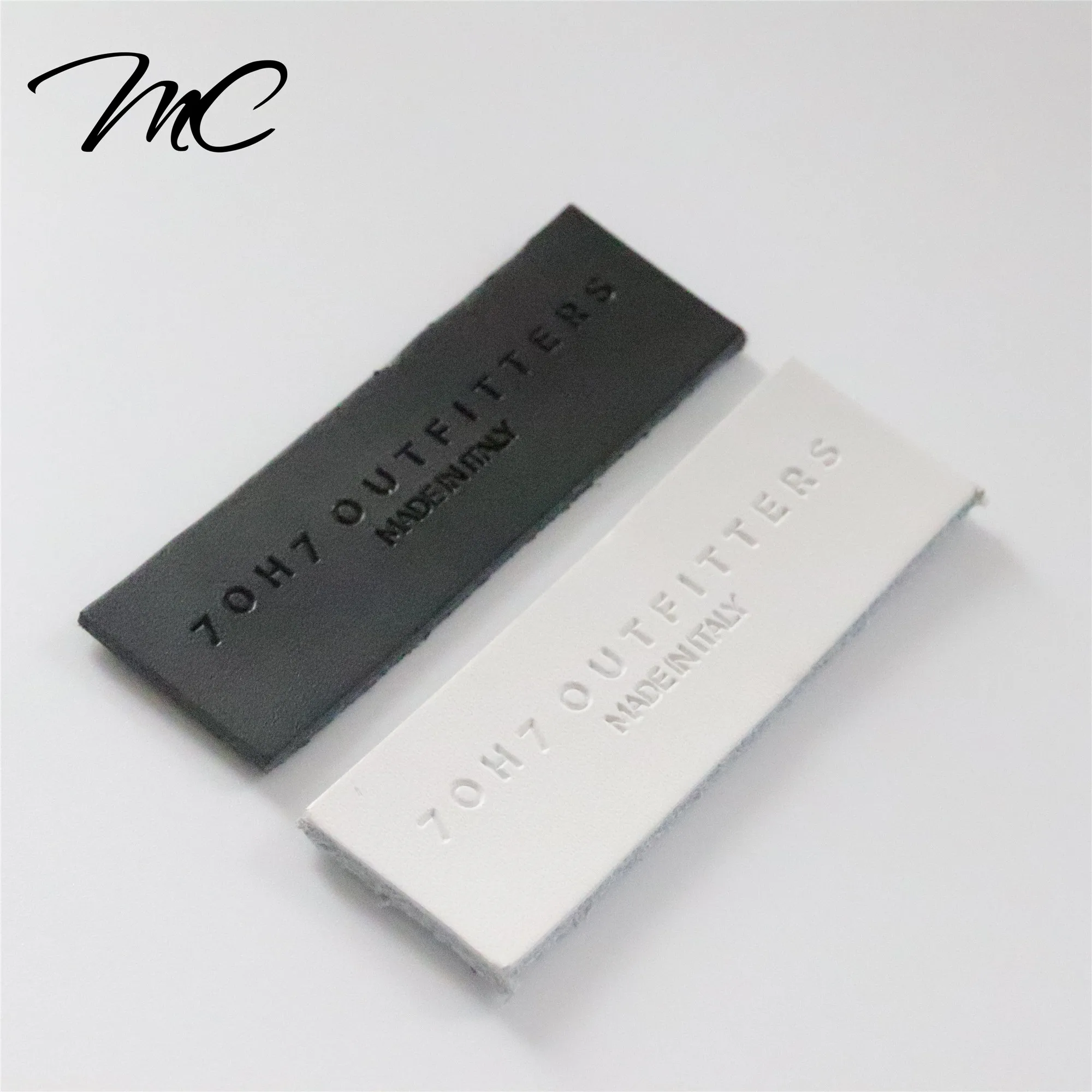

Black/White Genuine Leather Patch Label With Debossed Logo For Jacket/ Jean/ Clothes Packaging