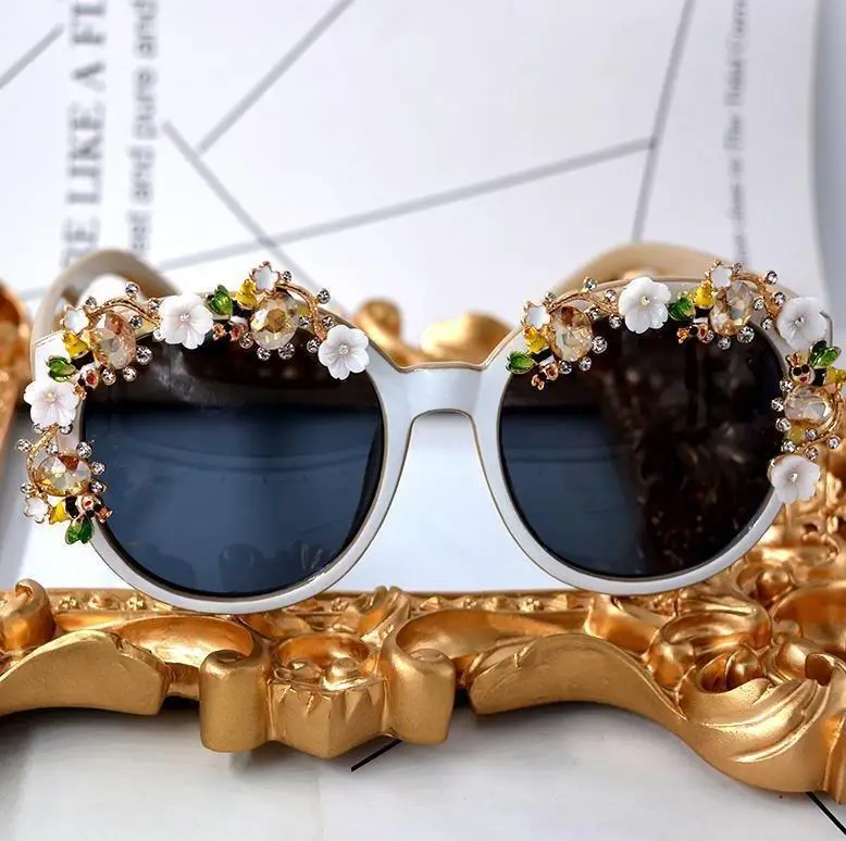 

Sunglasses Ladies Metal Carving Flower Baroque Hollow Frame Shades Women Vintage Sunglasses