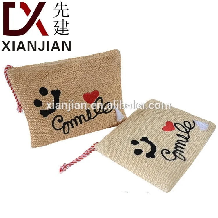 

2021 XIANJIAN BULK STOCKED RATTAN BAG summer straw PP clutch bag with embroidery smile face (XJSV1723), White,beige