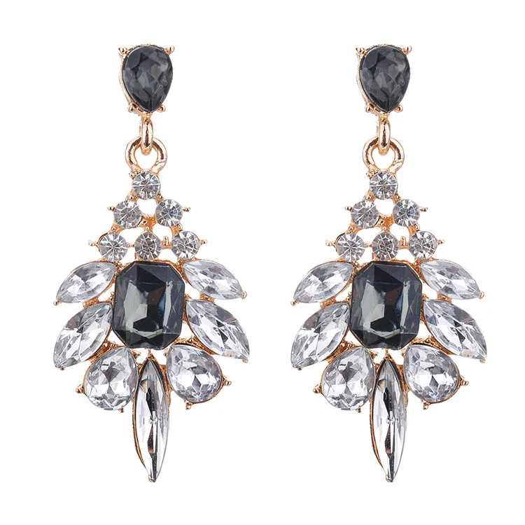 

Three-dimensional square metal drip fashion earrings, N/a