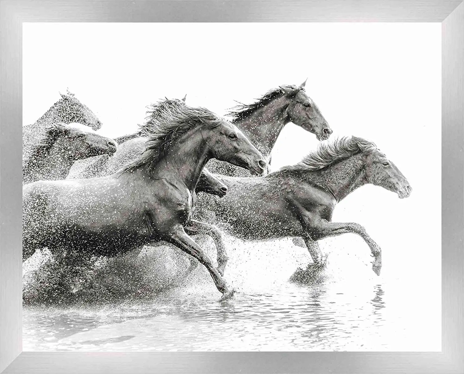 Картина лошади бегущие по воде