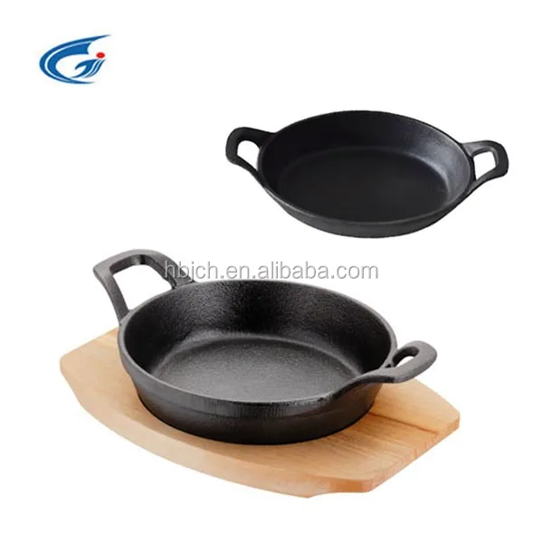 

cast iron dish with wooden tray, Black